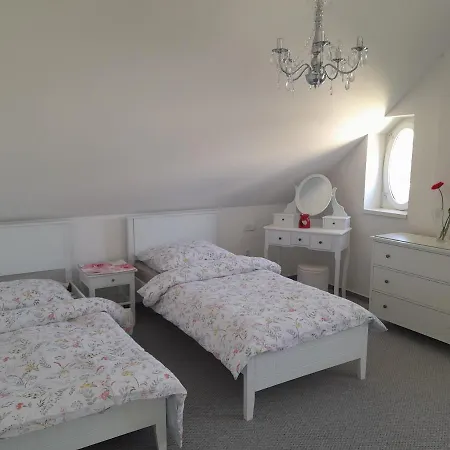 Pod Skalou, Manesova 646 Upice