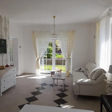 Villa Pod Skalou, Manesova 646
