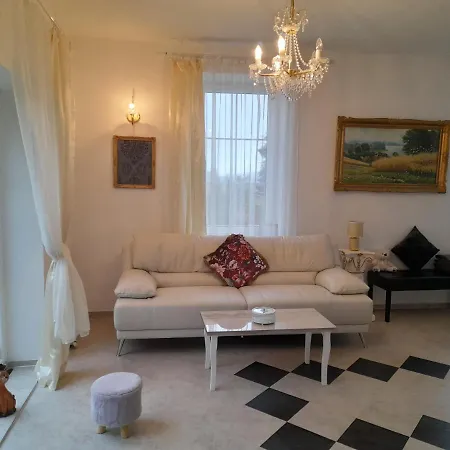 Pod Skalou, Manesova 646 *