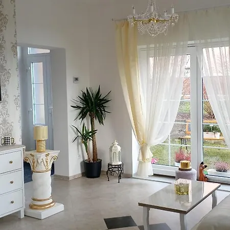 Pod Skálou, Mánesova 646 Vila Upice